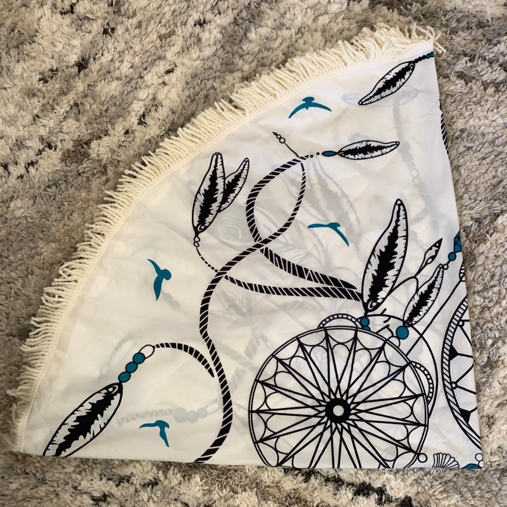 Feather round beach towel